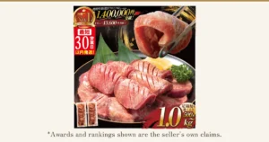Product photo of thick-cut salt-flavored beef tongue with cuts in the meat, served on a black round plate and garnished with bamboo leaves, lemon, and parsley (the bamboo leaves, lemon, and parsley are not included with the product). At the upper right is a cross-section of the tongue held with tongs, and at the lower left are two bags containing beef tongue. Text the shop placed in the image: “肉部門 No.1” (Meat category No. 1), “肉のふるさと納税 月間ランキング 2026年7月20日〜8月19日” (Meat furusato nozei monthly ranking, July 20 to August 19, 2026), “寄附件数累計 1,400,000件突破！” (over 1,400,000 donations in total!), “レビュー13,600件突破！” (over 13,600 reviews!), “最短30営業日以内発送！” (shipping within 30 business days at the earliest!), “定期便も選べる!!” (subscription also available!!), “500g〜1.0kg”. Below the photo: “*Awards and rankings shown are the seller’s own claims.”