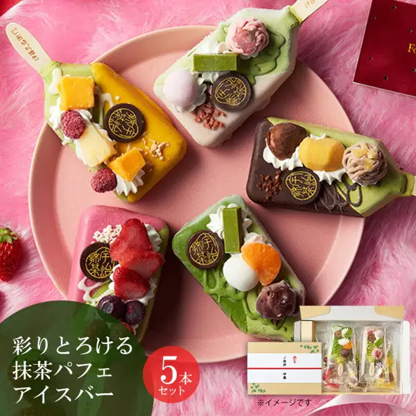 Product photo of five matcha parfait ice bars on a round plate set on pink fluffy fabric, with a boxed set wrapped in what looks like a noshi band at the lower right. The text the shop placed in the image at the lower left reads “彩りとろける 抹茶パフェ アイスバー” (“colorful, melting matcha parfait ice bar”), “5本 セット” (“set of 5”) and “※イメージです” (“image for illustration”). Itohkyuemon Matcha Parfait Ice Bar, 5-Piece Set