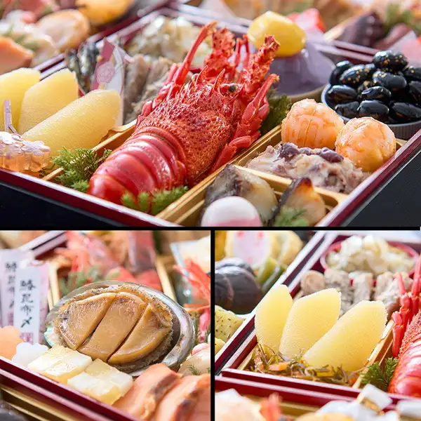 ロブスターの旨煮、栗の甘露煮、金箔をのせた黒豆、あわびなどが三段重に盛り付けられたおせち料理の接写写真3枚の組み合わせ（京都祇園 岩元 冷蔵おせち三段重「匠」約3〜4人前）。ロブスターを選んだ場合の盛り付け例